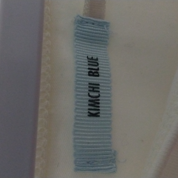 XS Tank top. NWOT. White with floral heart and ruffled hem, (see measurements) - Picture 3 of 4